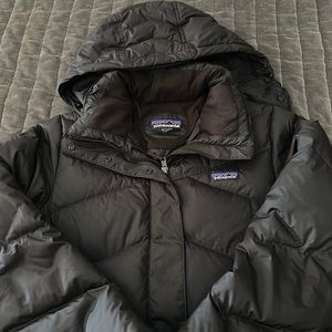 Patagonia Women’s Down With It Parka, Size Large, Black.